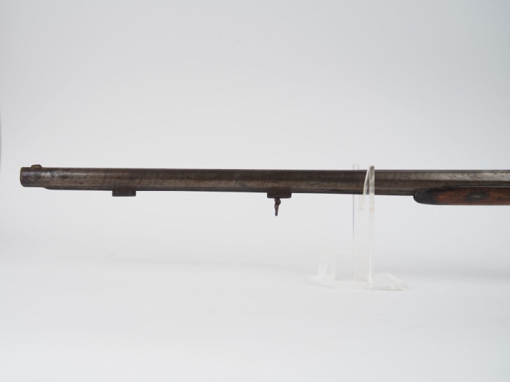 Carabine de chasse à percussion.  Canon rond, à pans au tonnerre, rayé