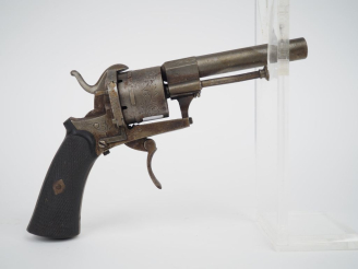 Vente aux enchères Revolver à broche, six coups, calibre 7 mm.  Carcasse ouverte, finitio