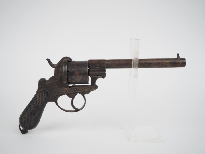 Revolver à broche six coups, calibre 9 mm, double action.  Long canon 