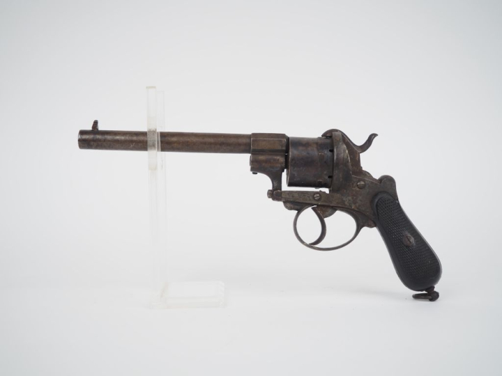 Revolver à broche six coups, calibre 9 mm, double action.  Long canon 