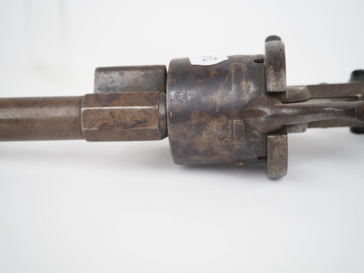 Revolver à broche six coups, calibre 9 mm, double action.  Long canon 