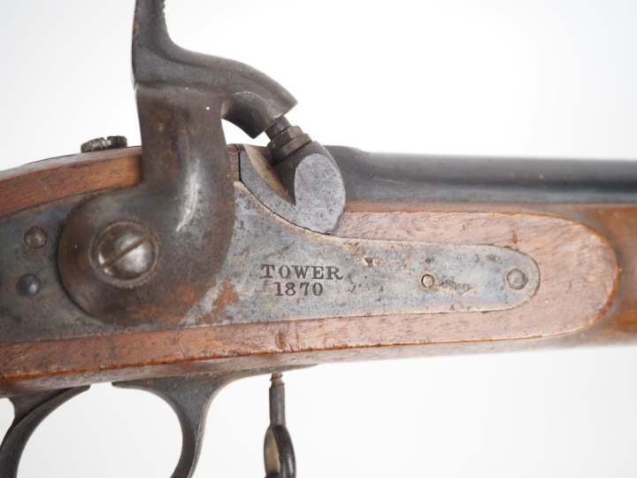 Fusil à percussion britannique Tower.  Canon rond avec hausse graduée 