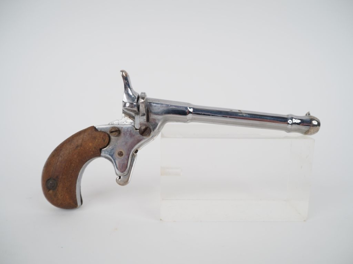 Pistolet dit de cycliste, un coup, calibre 5,5 mm.  Finition nickelée.