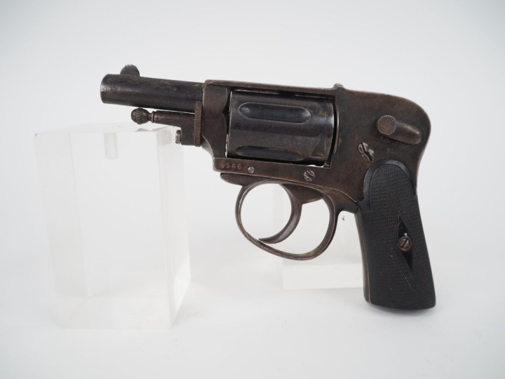 Revolver Hammerless, cinq coups, calibre 6 mm.  Canon rond. Carcasse g