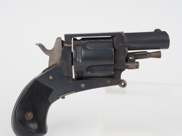 Revolver Bulldog, cinq coups, calibre 320, double action.  Finition br