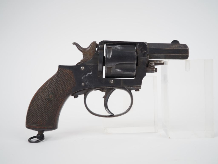 Revolver Bulldog, cinq coups, calibre 380, double action.  Finition br