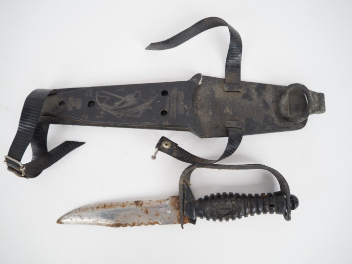 Baïonnette Lebel 1886 modifié 15.  Poignée argentée. Croisière en fer.