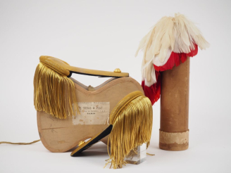 Vente aux enchères Souvenirs du capitaine MIQUEL  Paire d’épaulettes de capitaine d’infan