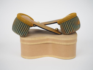 Vente aux enchères Paire d’épaulettes de colonel d’artillerie.  En passementerie dorée. D