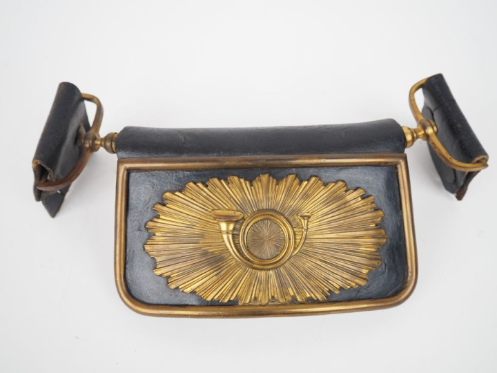 Giberne d’officier de chasseurs à cheval modèle 1872.  Coffret à côtés