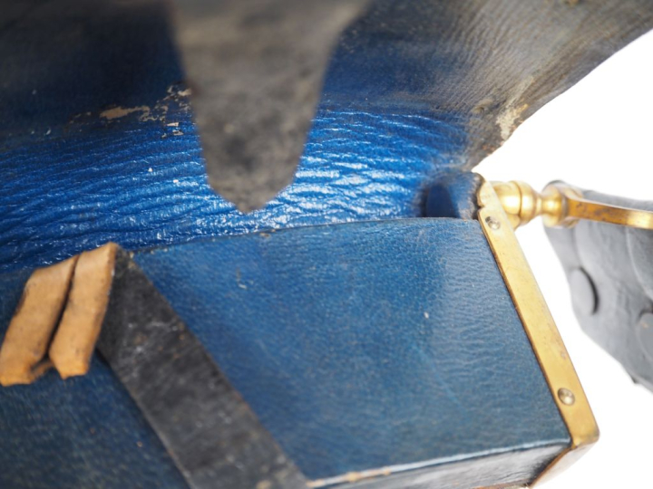 Giberne d’officier de chasseurs à cheval modèle 1872.  Coffret à côtés