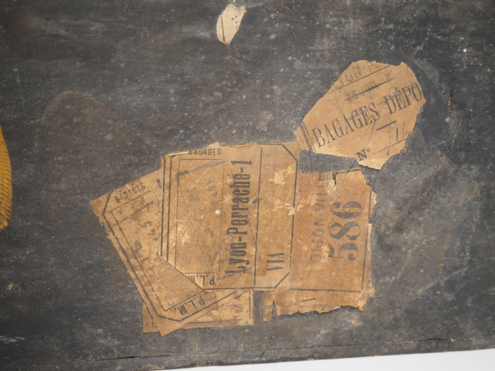 Bicorne de polytechnicien en feutre taupé, galon brodé. Cocarde tricol