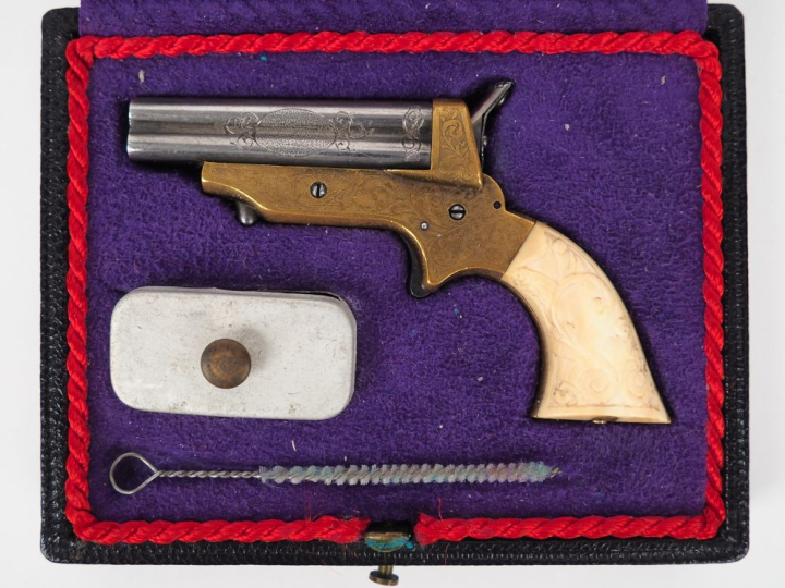 Pistolet Sharps miniature, quatre coups.  Bloc de quatre canons gravés