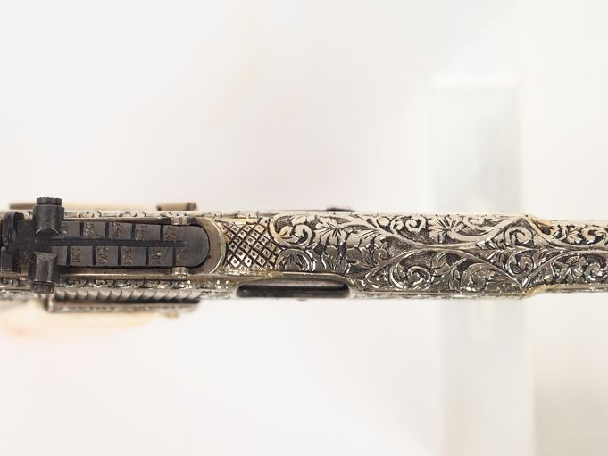 Pistolet Browning automatique GP 35 miniature, gravé « Renaissance » C