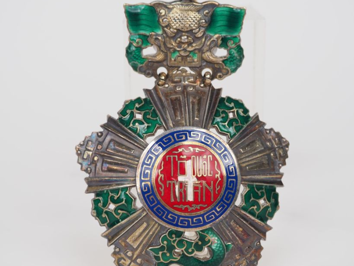 VIETNAM  ORDRE NATIONAL  Etoile de commandeur en vermeil et émail (écl