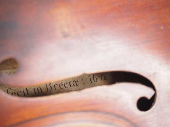 Violon 	Ecole Tchèque  4/4 	(bon état) Expert : Atelier Dalle Carborna