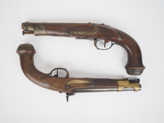 Vente aux enchères Paire de pistolets de garde du corps du Roi, 1er modèle, à silex trans