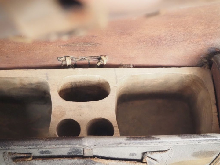 Giberne d’infanterie.  Coffret en cuir noir à âme en bois à 5 emplacem