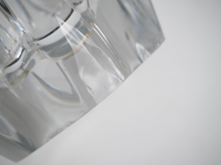 DAUM France. Vase en cristal. Signé. H. 36 cm. (égrenures à la base).