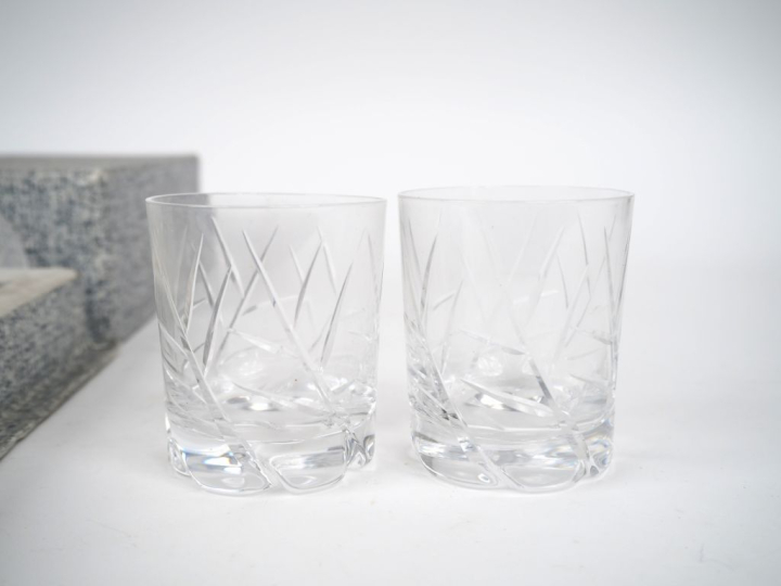 DAUM France. Suite de 8 verres à porto dans leur coffret. Signés.