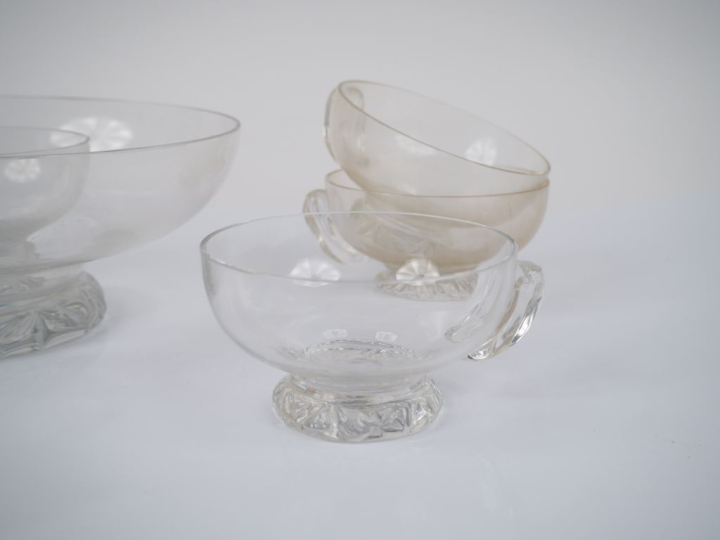 DAUM France. Partie de service à punch en cristal comprenant 1 bol et 