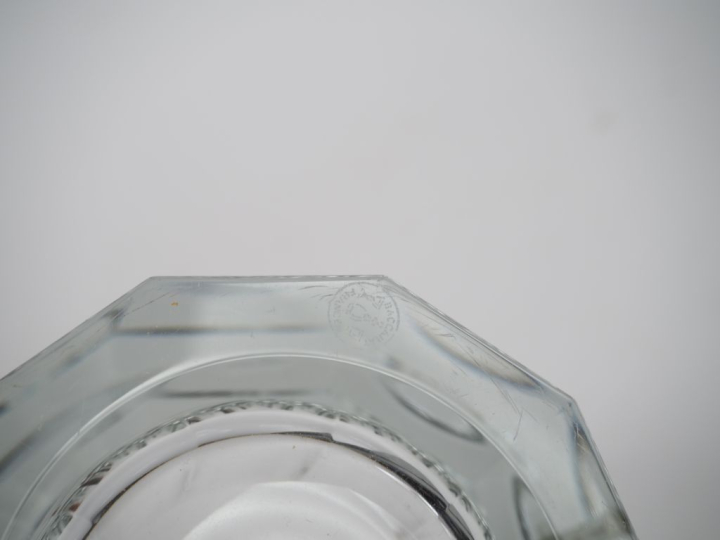 BACCARAT. Ensemble en cristal: - flacon à whisky. - seau à glace. Sign