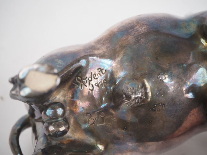 Sujet en argent fourré bas titre, "buffle". Signé. Poids tel. 618 g. D