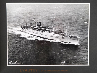 Vente aux enchères Carnet de photographies de la Compagnie Nationale Paquet sur le navire