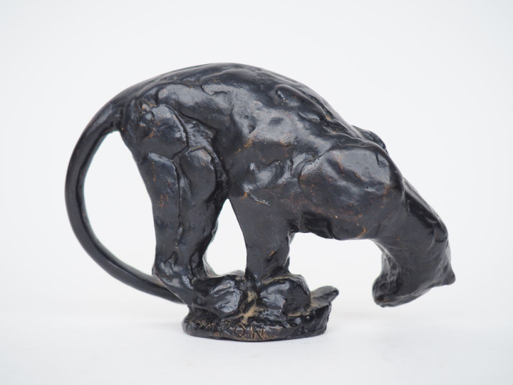 Francois POMPON (d'après). "Panthère jouant". Sujet en bronze à patine