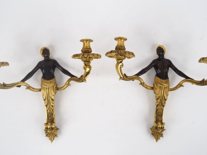 Paire de bras de lumière Napoléon III de style Louis XVI en bronze à p