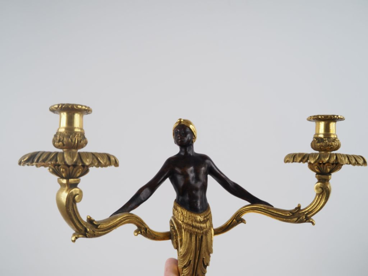 Paire de bras de lumière Napoléon III de style Louis XVI en bronze à p