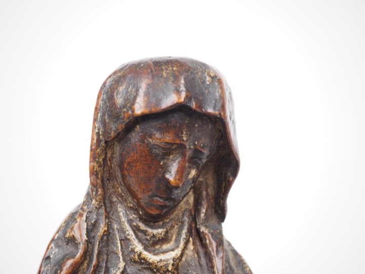 Sainte Anne enseignante en noyer sculpté avec restes de dorures et de 