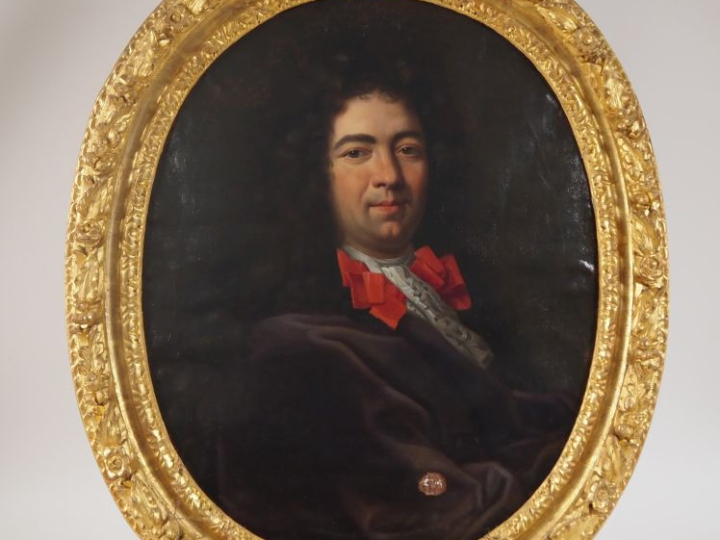 Ecole française XVIIIème. "Portrait d'homme à la lavallière blanche et