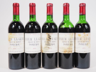 Vente aux enchères 5 BOUTEILLES CHÂTEAU LA GRAVE POMEROL - 1973 - 2 BG/1 HEP /1 MEP/ 1 VI