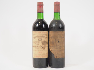 Vente aux enchères 2 BOUTEILLES CHÂTEAU LA LAGUNE GCC HAUT MEDOC - 1974 - 1 BG - 1 LB/BTS