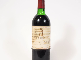 Vente aux enchères 1 BOUTEILLE CHÂTEAU LATOUR 1er GCC PAUILLAC - 1976 - LB/EA