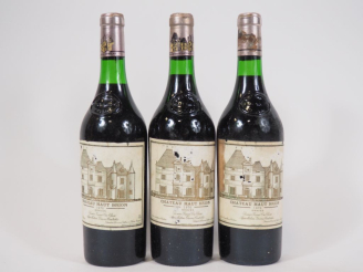 Vente aux enchères 3 BOUTEILLES CHÂTEAU HAUT BRION 1er GCC GRAVES - 1976 - ELA