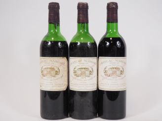 Vente aux enchères 3 BOUTEILLES CHÂTEAU MARGAUX 1er GCC MARGAUX - 1977 - 2 HEP/1 BEP/2 CA