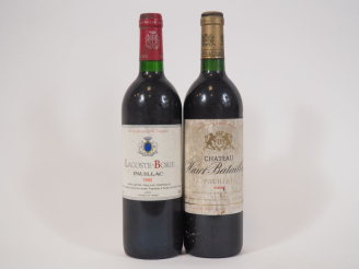 Vente aux enchères 2 BOUTEILLES PAUILLAC de 1990 : 1 LACOSTE BORIE - 1 CHÂTEAU HAUT BATAI