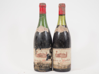 Vente aux enchères 2 BOUTEILLES CHÂTEAU DE MONTHELIE SUREMAIN - 1958 - 1 à 4,5 CM/BS/BOUC