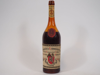 Vente aux enchères 1 VIEILLE BOUTEILLE ARMAGNAC CHÂTEAU DE LARRESSINGLE- NIVEAU BAS