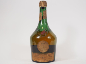 Vente aux enchères 1 VIEUX FLACON (2 L ?) BÉNÉDICTINE DOM - CAPS CIRE AB