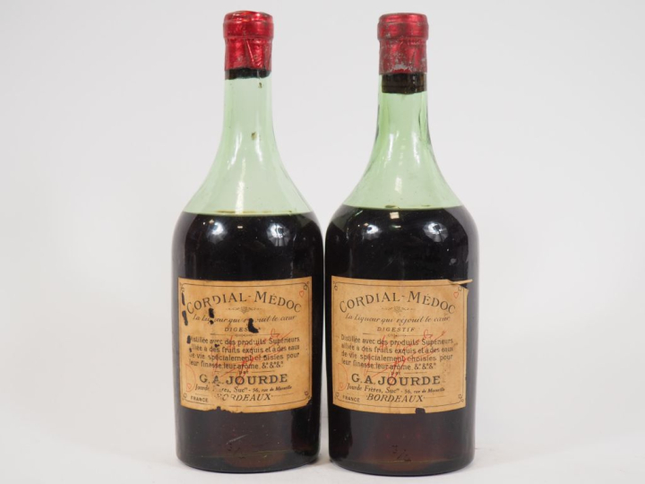 2 BOUTEILLES CORDIAL MEDOC - NIVEAUX BAS/ETA/BOUCHON LEGER DESCENDANT