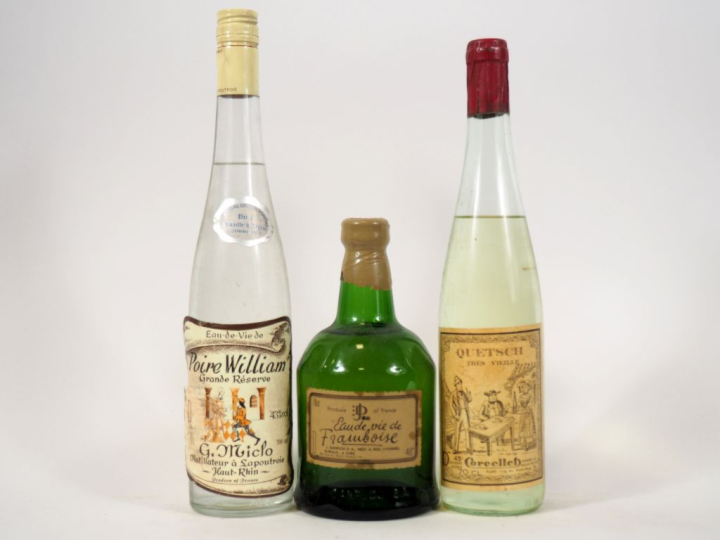 3 BOUTEILLES : 1 EAU DE VIE FRAMBOISE J. DANFLOU 48° - 1 EAU DE VIE PO