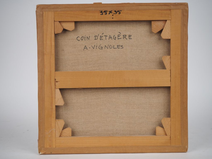 A. VIGNOLLES.  "Coin d'étagère". Huile siur toile, signée en bas à dro