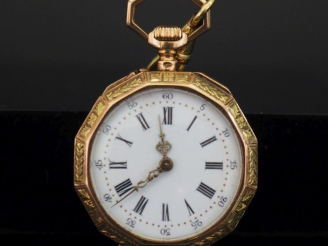 Vente aux enchères Montre de col Napoléon III à pans coupés en or 750.  Cadran à chiffres