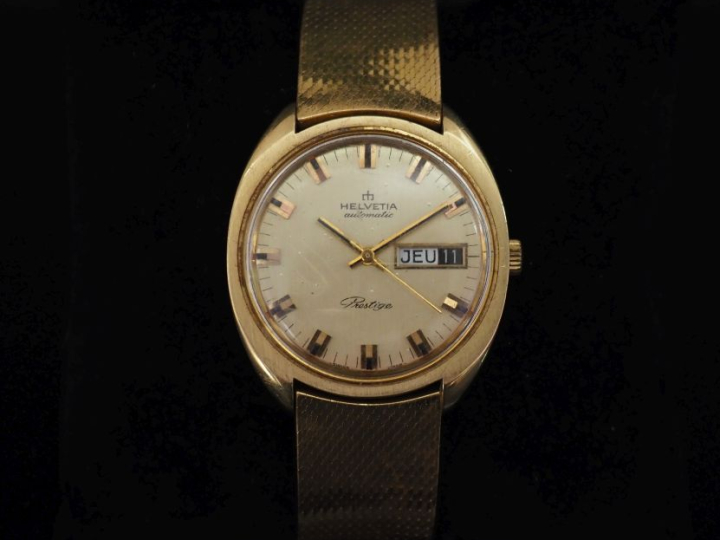 HELVETIA, Prestige Montre bracelet, boitier et bracelet en or jaune 75
