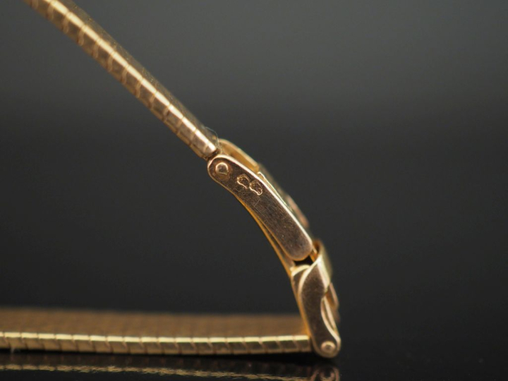 ESKA Montre bracelet de dame, boitier et bracelet en or jaune 750. Cad