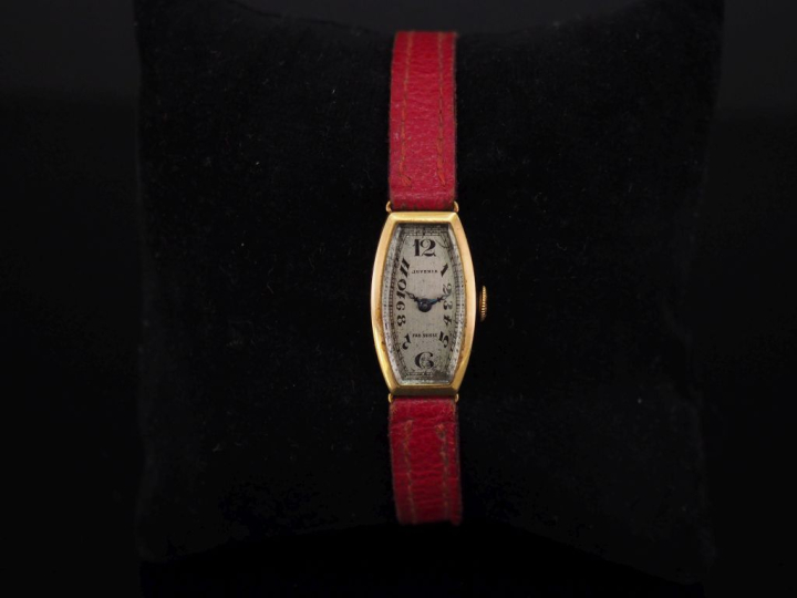 JUVENIA Montre bracelet de dame, boitier à bords arrondis en or jaune 