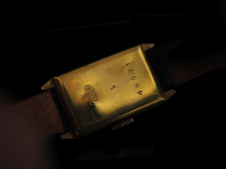 LAUTIER Montre bracelet de dame, boitier à pans coupés en or jaune 750